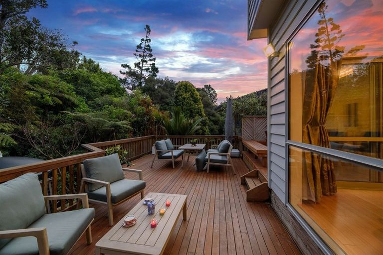 Photo of property in 6b Cronin Place, Beach Haven, Auckland, 0626