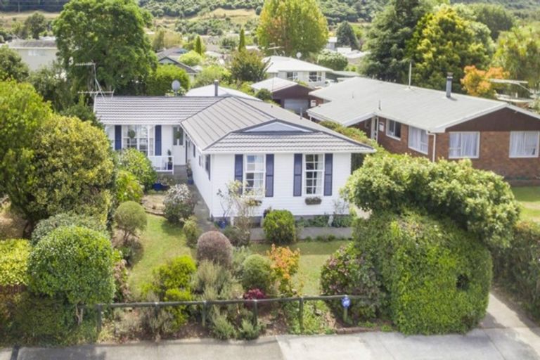 Photo of property in 88 Pasadena Crescent, Totara Park, Upper Hutt, 5018