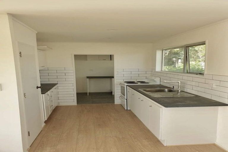 Photo of property in 2/84a Captain Scott Road, Glen Eden, Auckland, 0602