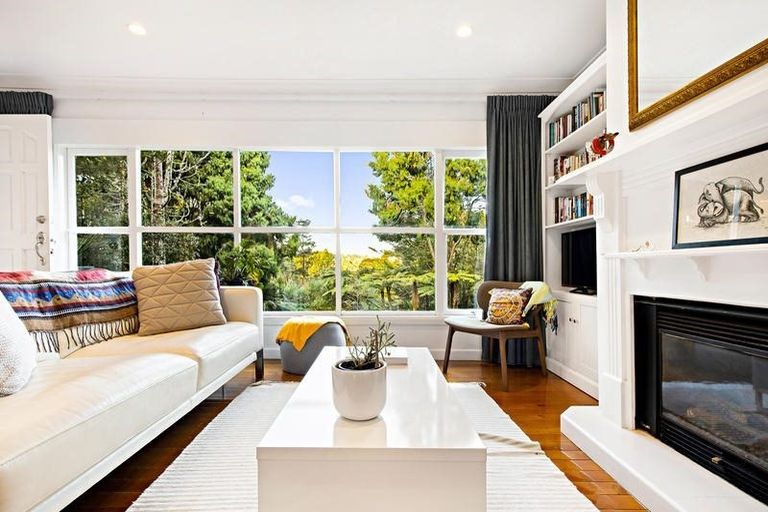 Photo of property in 8 Sylvan Valley Avenue, Titirangi, Auckland, 0604