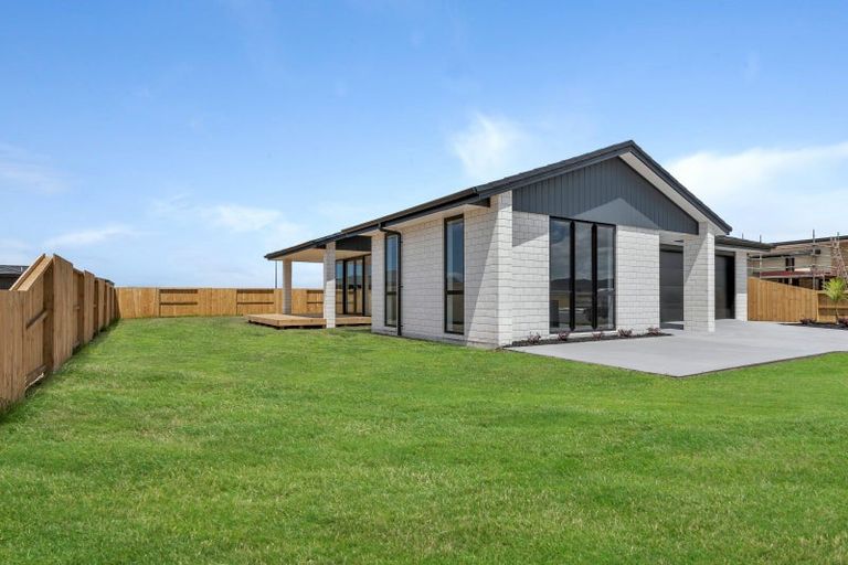 Photo of property in 3 Taurangawaka Road, One Tree Point, 0118