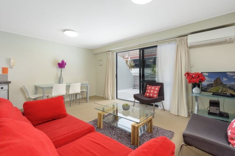 Photo of property in Atlas Apartments, 8/49 Maunganui Road, Mount Maunganui, 3116