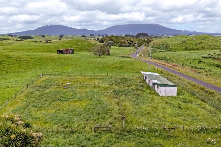 Photo of property in 319 Opourapa Road, Rahotu, Opunake, 4685