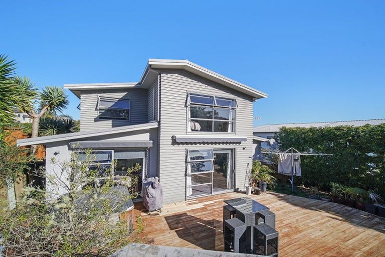 Photo of property in 13 Lambir Place, Fairview Heights, Auckland, 0632