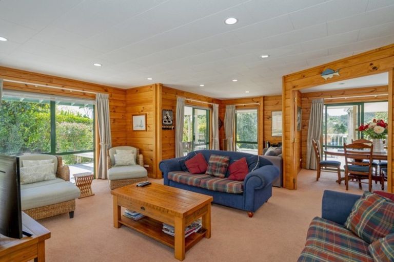 Photo of property in 86 Hahei Beach Road, Hahei, Whitianga, 3591
