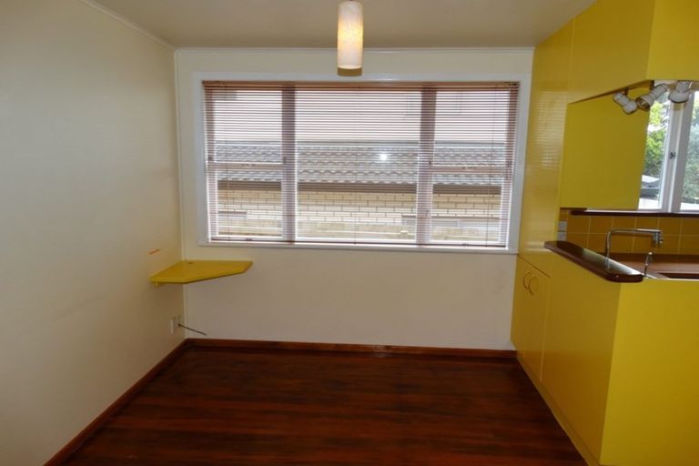 Photo of property in 22 Cron Avenue, Te Atatu South, Auckland, 0610