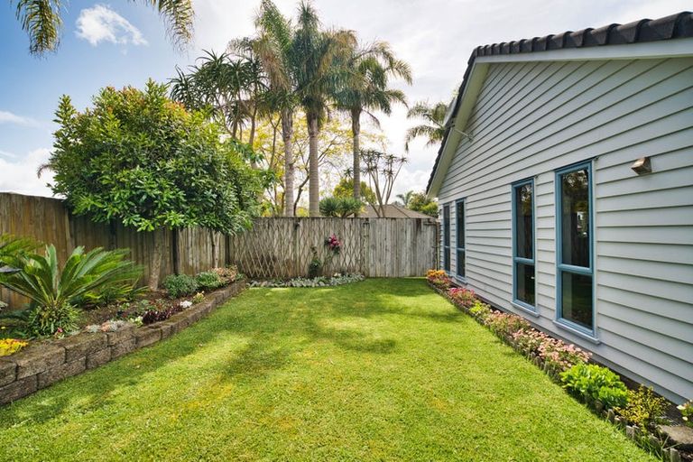 Photo of property in 76 Lothian Brae, Wattle Downs, Auckland, 2103