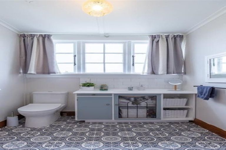 Photo of property in 17 Rhodes Street, Waimate, 7924