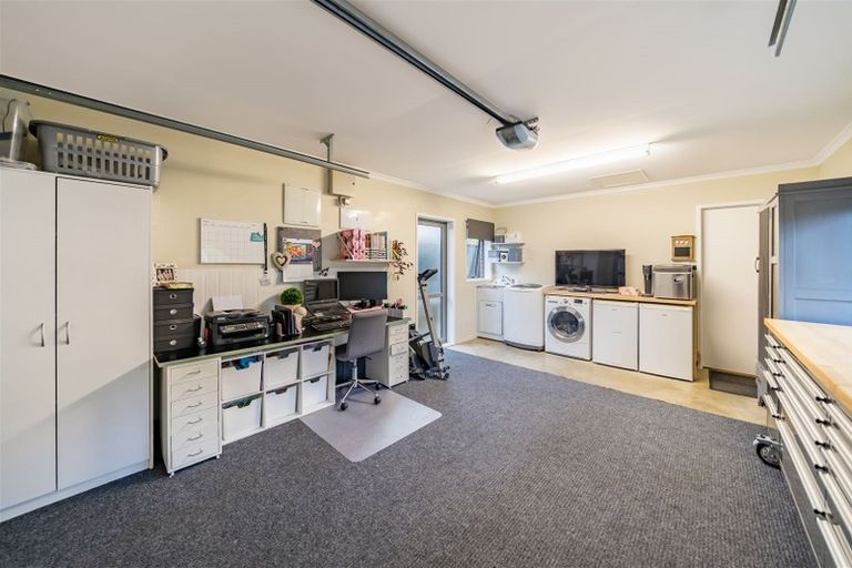 Photo of property in 3 Quartz Place, Brown Owl, Upper Hutt, 5018