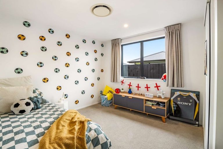 Photo of property in 10 Lewis Crescent, Rolleston, 7614