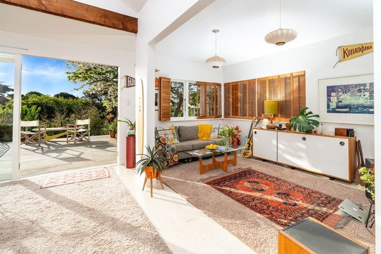 Photo of property in 121 Wellington Road, Paekakariki, 5034