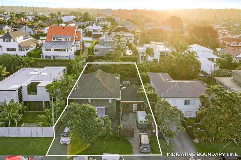 Photo of property in 22 Muritai Road, Milford, Auckland, 0620
