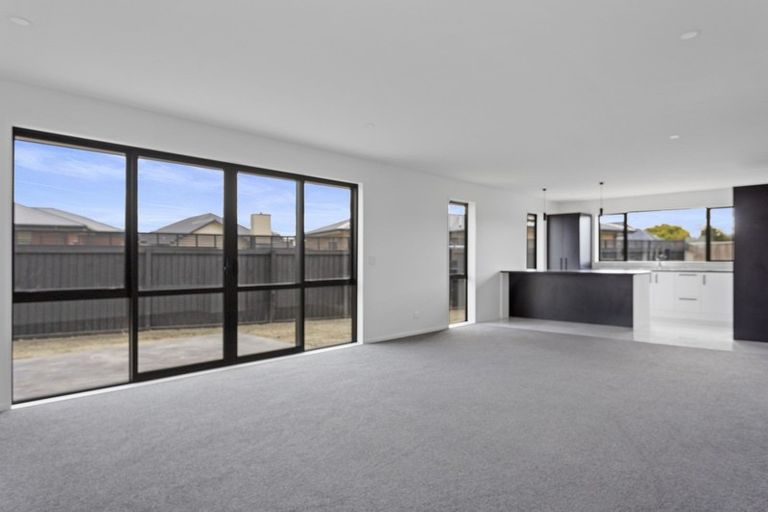 Photo of property in 12 Deans Place, Amberley, 7410