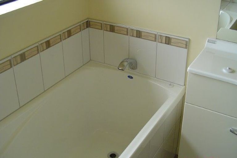 Photo of property in 4 Cascade Way, Paraparaumu, 5032