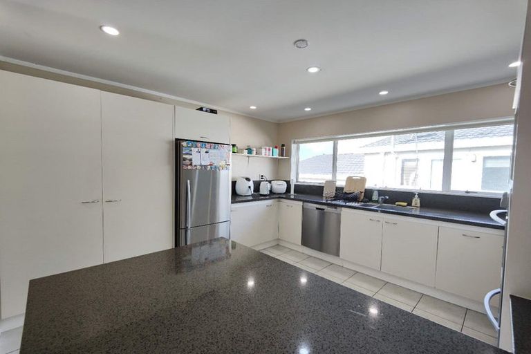 Photo of property in 72 Granville Drive, Massey, Auckland, 0614
