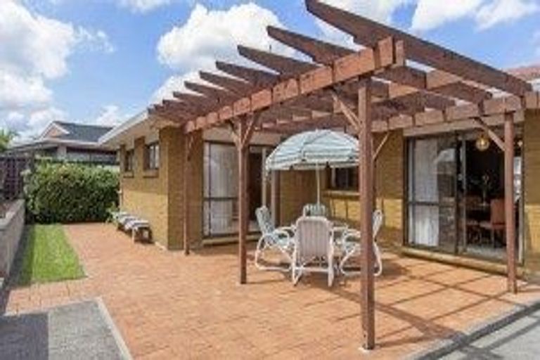 Photo of property in 25 Beechdale Crescent, Pakuranga Heights, Auckland, 2010