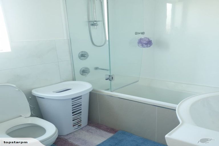 Photo of property in 13 Sohum Place, Manukau, Auckland, 2104