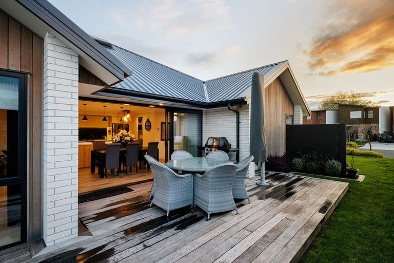 Photo of property in 14 Ruge Court, Cambridge, 3434