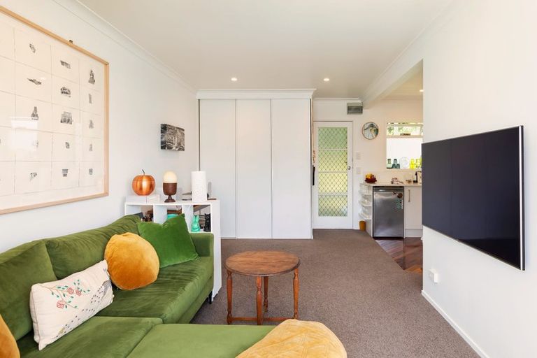 Photo of property in Balmoral Court, 2/130a Balmoral Road, Mount Eden, Auckland, 1024