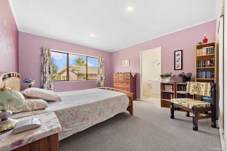 Photo of property in 9 Milan Drive, Glen Eden, Auckland, 0602