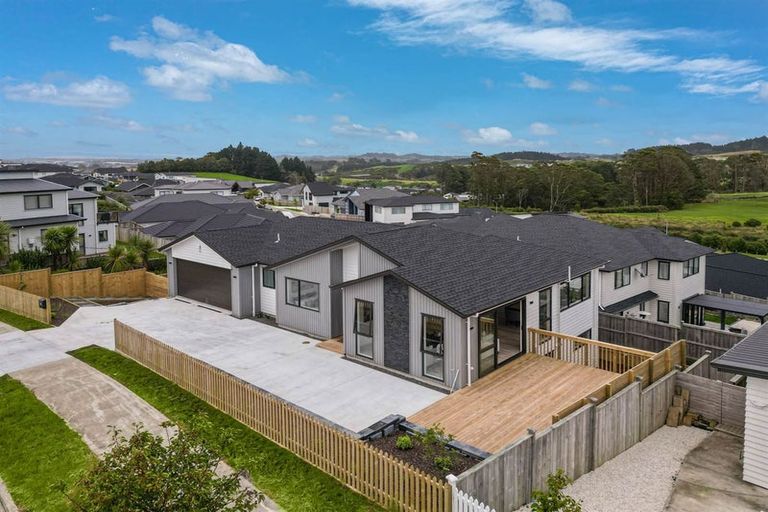 Photo of property in 19 Tautoru Avenue, Orewa, 0931