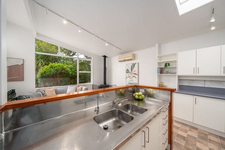 Photo of property in 5 Chudleigh Grove, Churton Park, Wellington, 6037