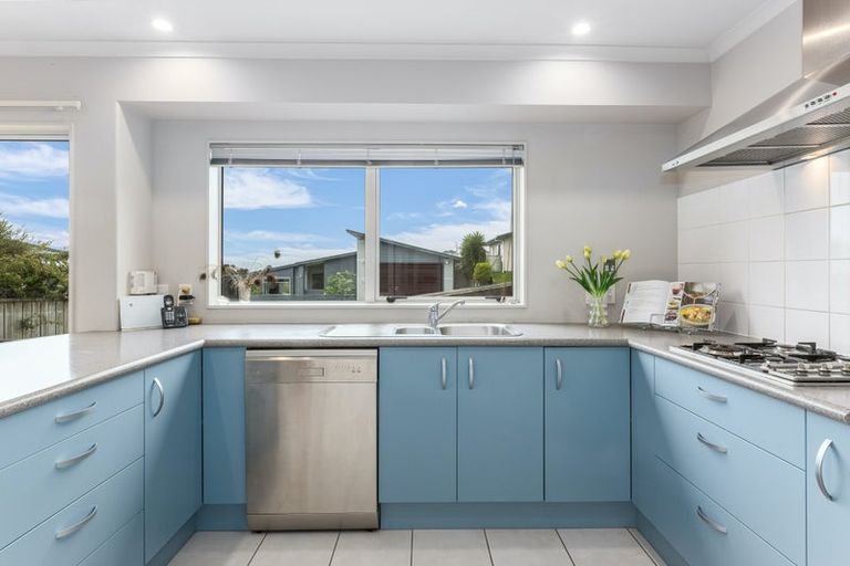 Photo of property in 31 Aspiring Terrace, Aotea, Porirua, 5024