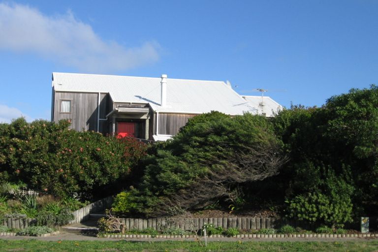 Photo of property in 8 Waiheke Street, Waikanae Beach, Waikanae, 5036