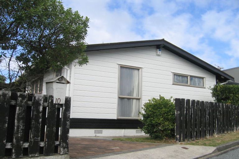 Photo of property in 10 Cobar Close, Maupuia, Wellington, 6022