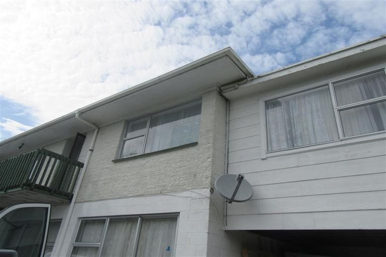 Photo of property in 2/14 Lake Road, Northcote, Auckland, 0627