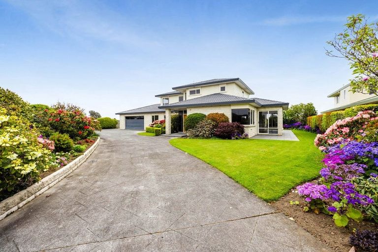 Photo of property in 8 Edna Wills Place, Hawera, 4610