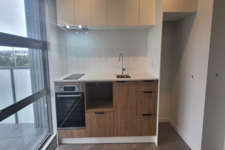 Photo of property in 302/30 Shortfin Place, Flat Bush, Auckland, 2019