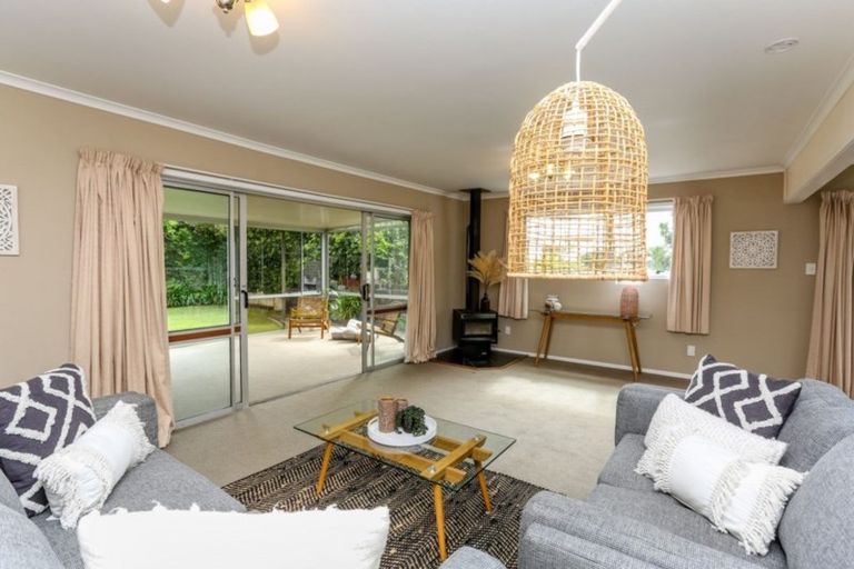 Photo of property in 17 Linda Street, Oakura, 4314