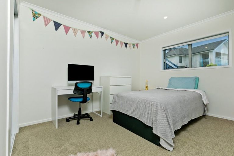 Photo of property in 11 Boardwalk Rise, Long Bay, Auckland, 0630