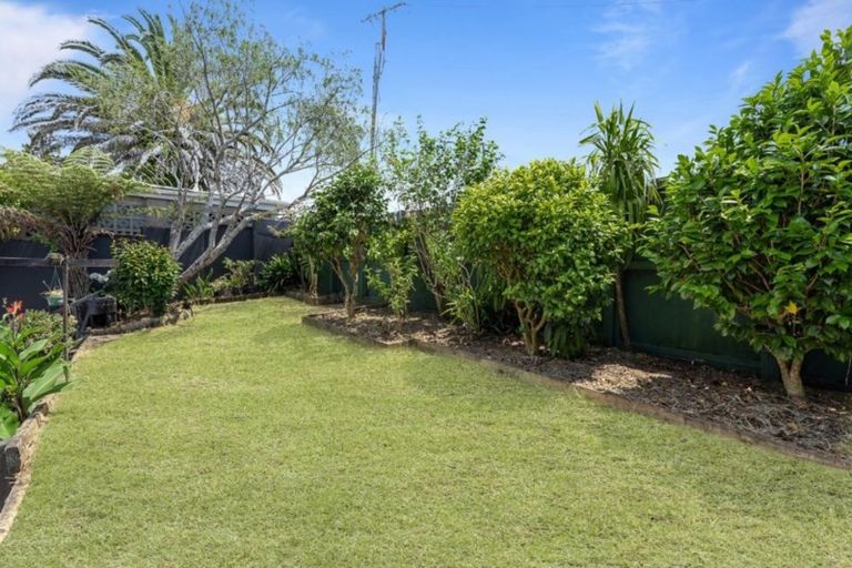 Photo of property in 1/126 Carlisle Road, Browns Bay, Auckland, 0632