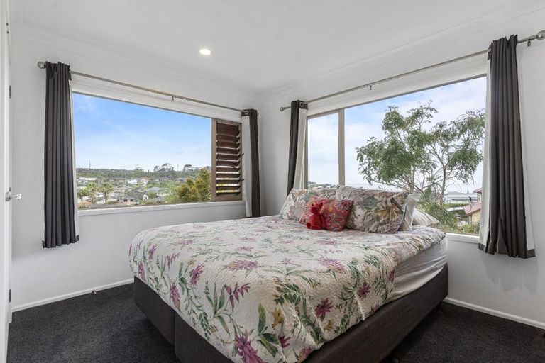 Photo of property in 73 Waldorf Crescent, Orewa, 0931