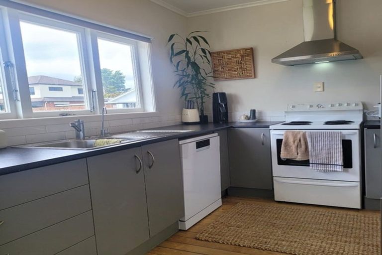 Photo of property in 1/47 Clevedon Road, Papakura, 2110