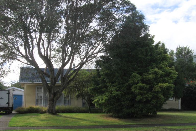 Photo of property in 1 Sylvan Avenue, Waikanae, 5036
