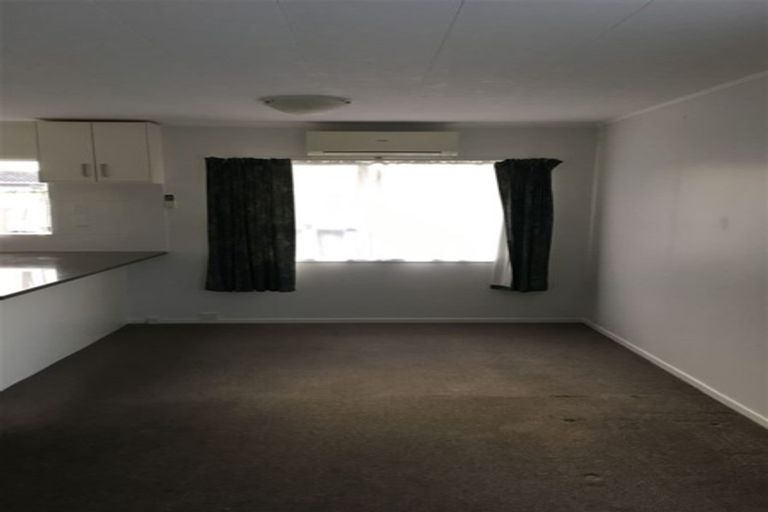 Photo of property in 2 Silverstone Place, Henderson, Auckland, 0612