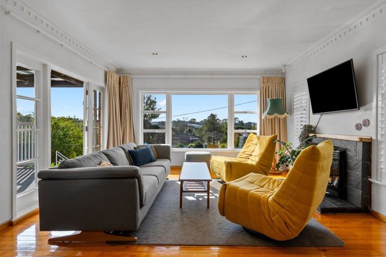 Photo of property in 39 Sherwood Avenue, Te Atatu South, Auckland, 0610