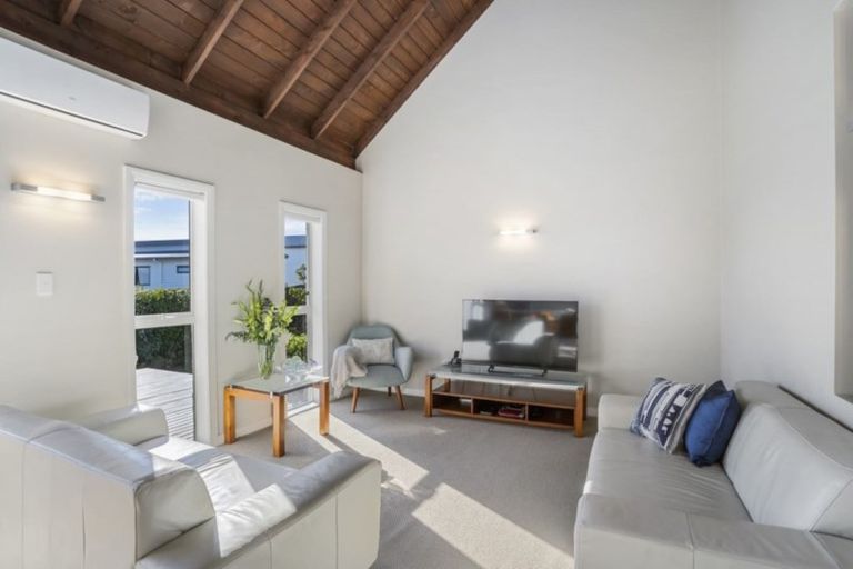 Photo of property in 49b Shanaway Rise, Hillcrest, Auckland, 0627