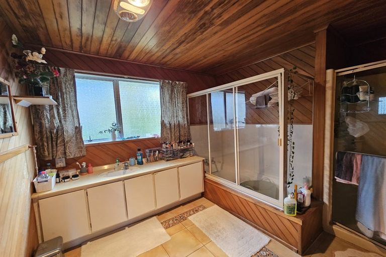 Photo of property in 112 Weatherly Road, Torbay, Auckland, 0630