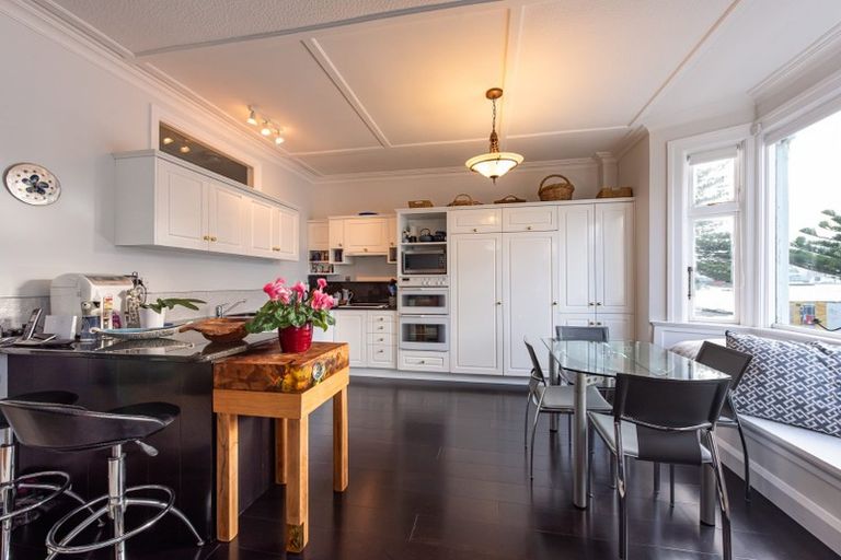 Photo of property in 2/246 Oriental Parade, Oriental Bay, Wellington, 6011