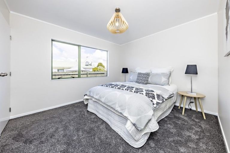 Photo of property in 32 Barneys Farm Road, Clendon Park, Auckland, 2103