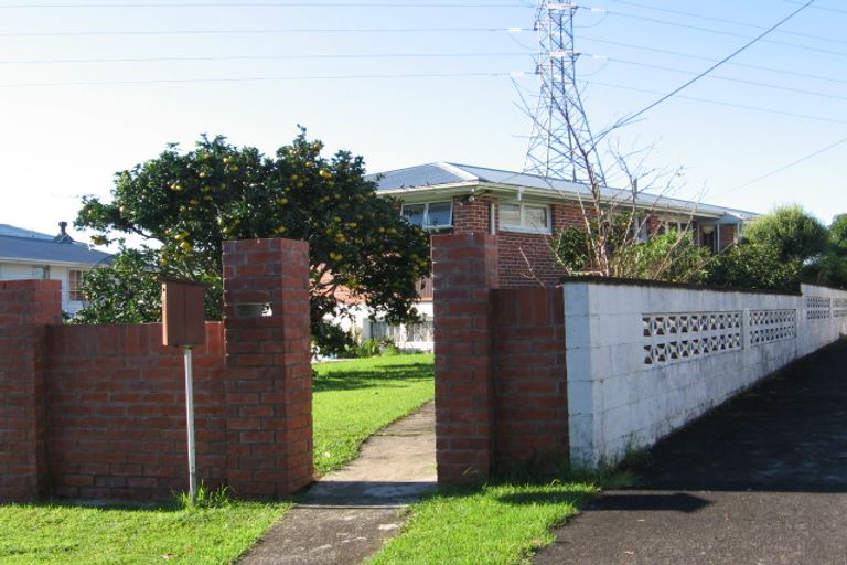 Photo of property in 35 Tiroroa Avenue, Te Atatu South, Auckland, 0610