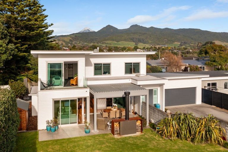 Photo of property in 17 Pitcairn Street, Oakura, 4314