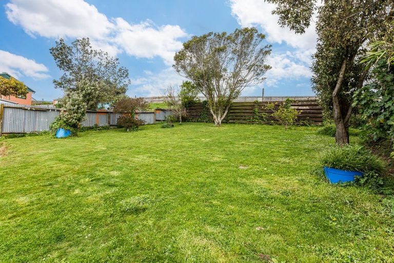 Photo of property in 25 Loongana Street, Waitangirua, Porirua, 5024