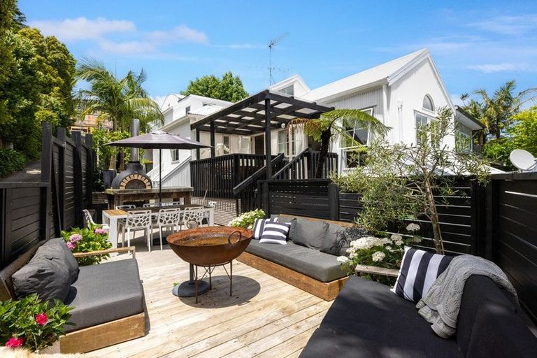 Photo of property in 1/35 Newhaven Terrace, Mairangi Bay, Auckland, 0630