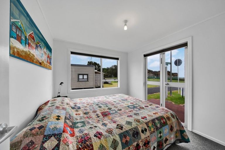 Photo of property in 26 Third Avenue, Urenui, 4377