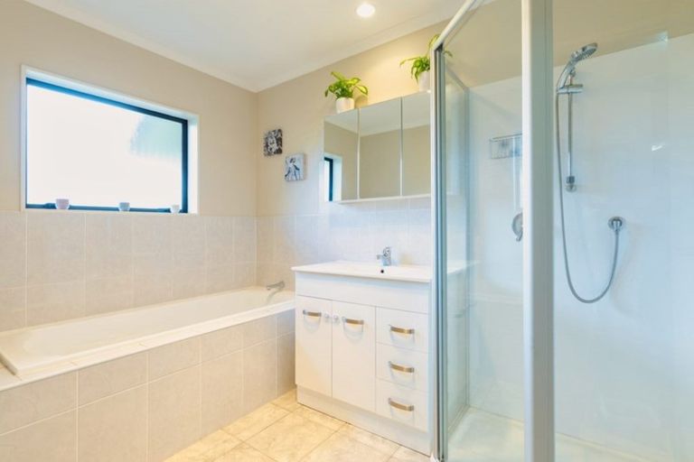 Photo of property in 26 Burton's Drive, Swanson, Auckland, 0614